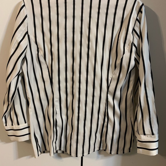 Jones New York Striped v-neck fitted button down blouse - Picture 6 of 8